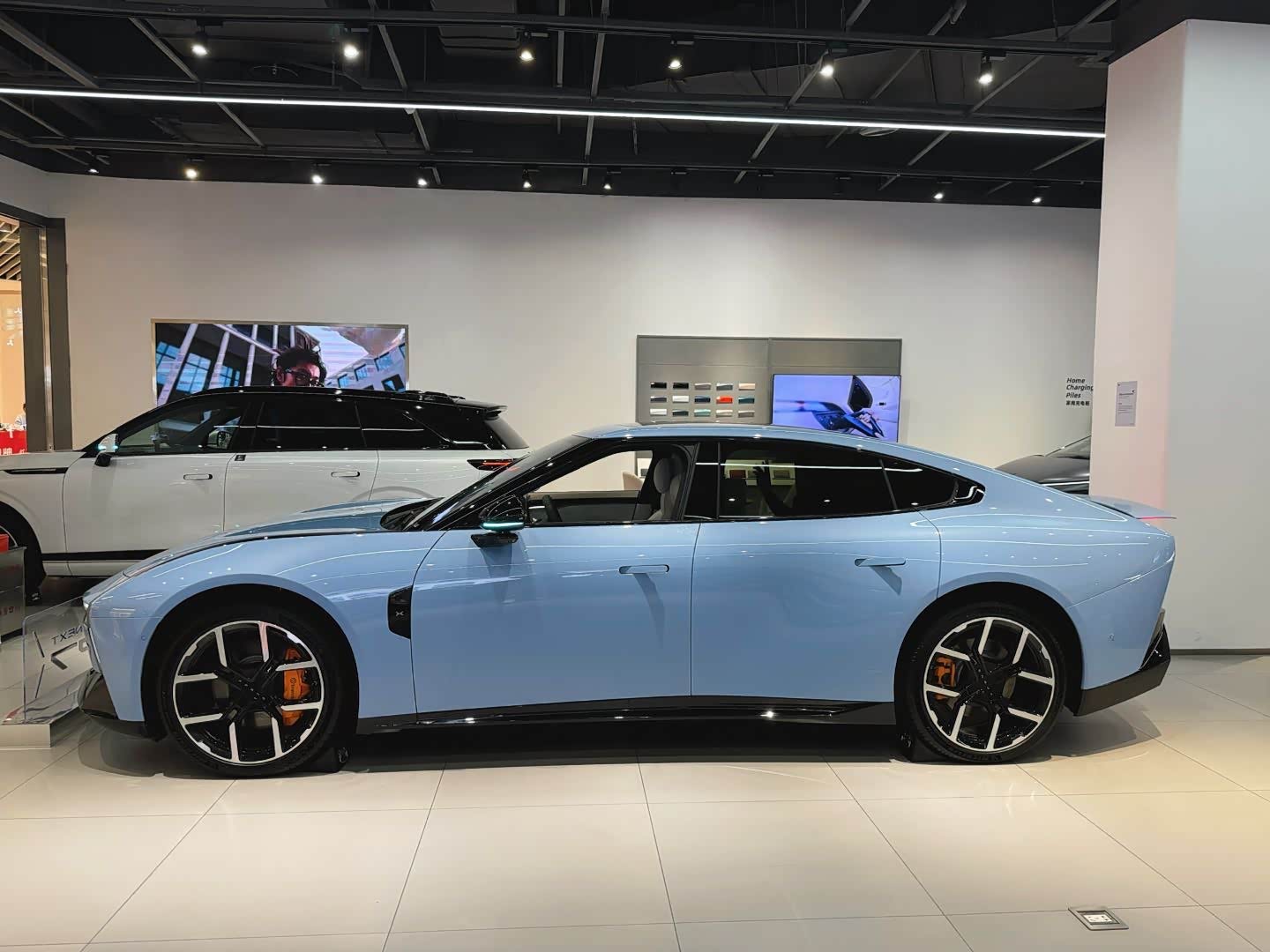 新车展示区