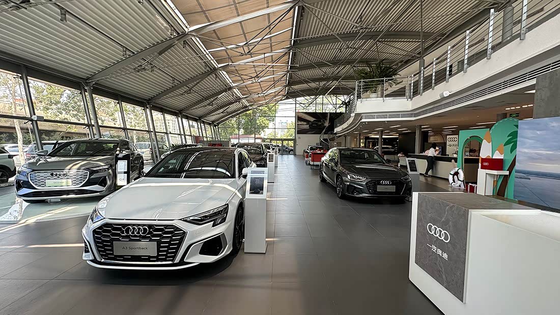 新车展示区