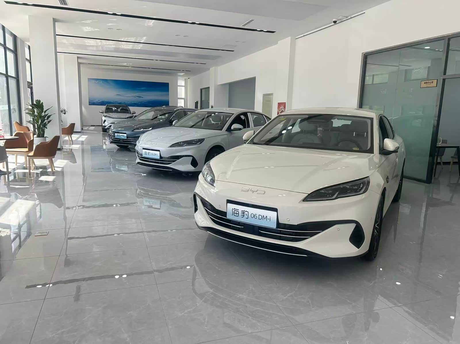 新车展示区