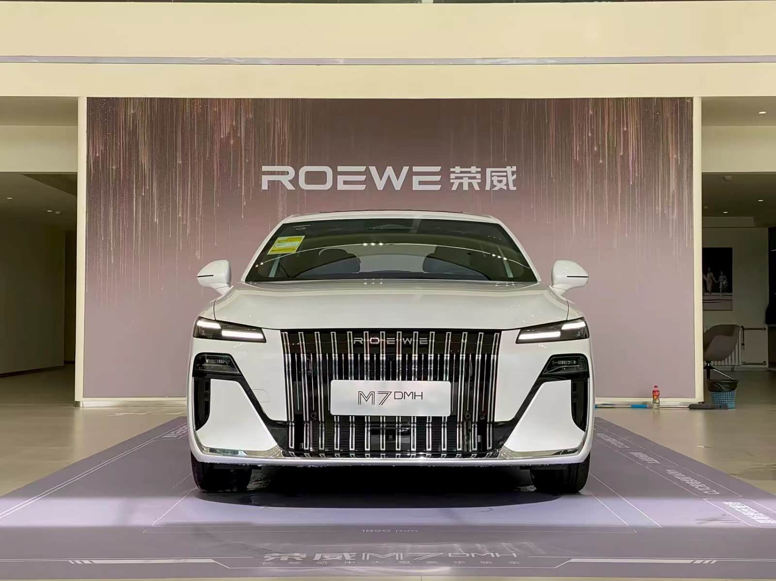 新车展示区