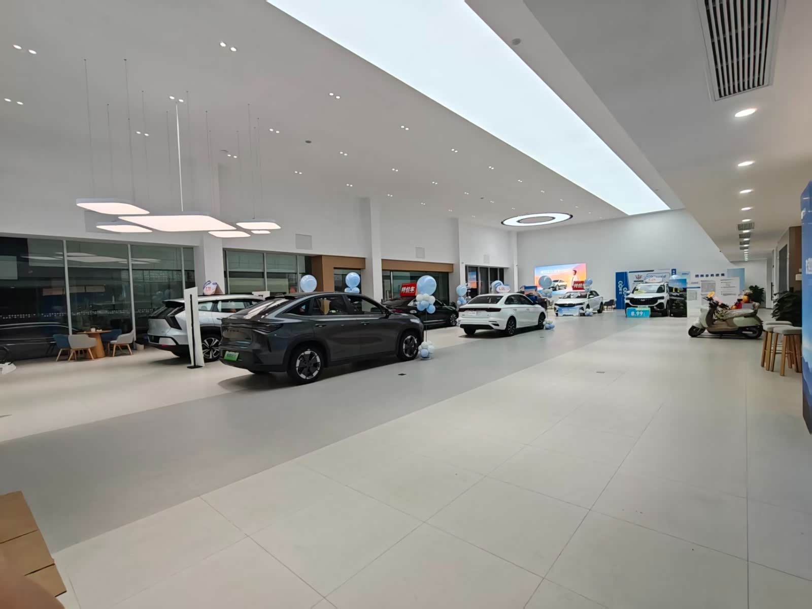 新车展示区