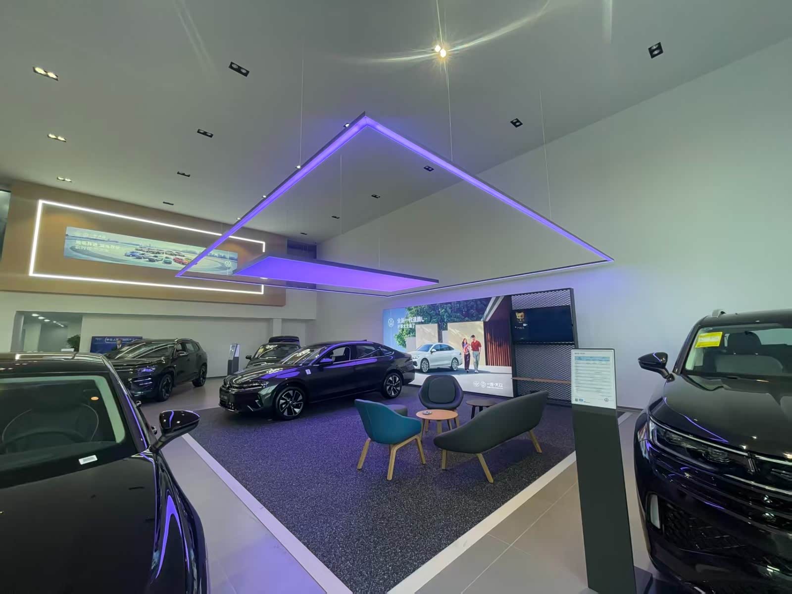 新车展示区