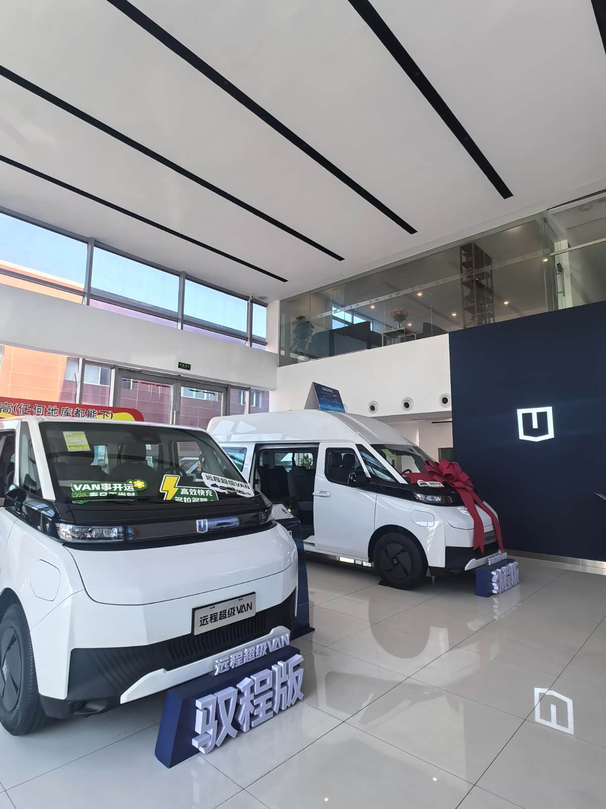 新车展示区