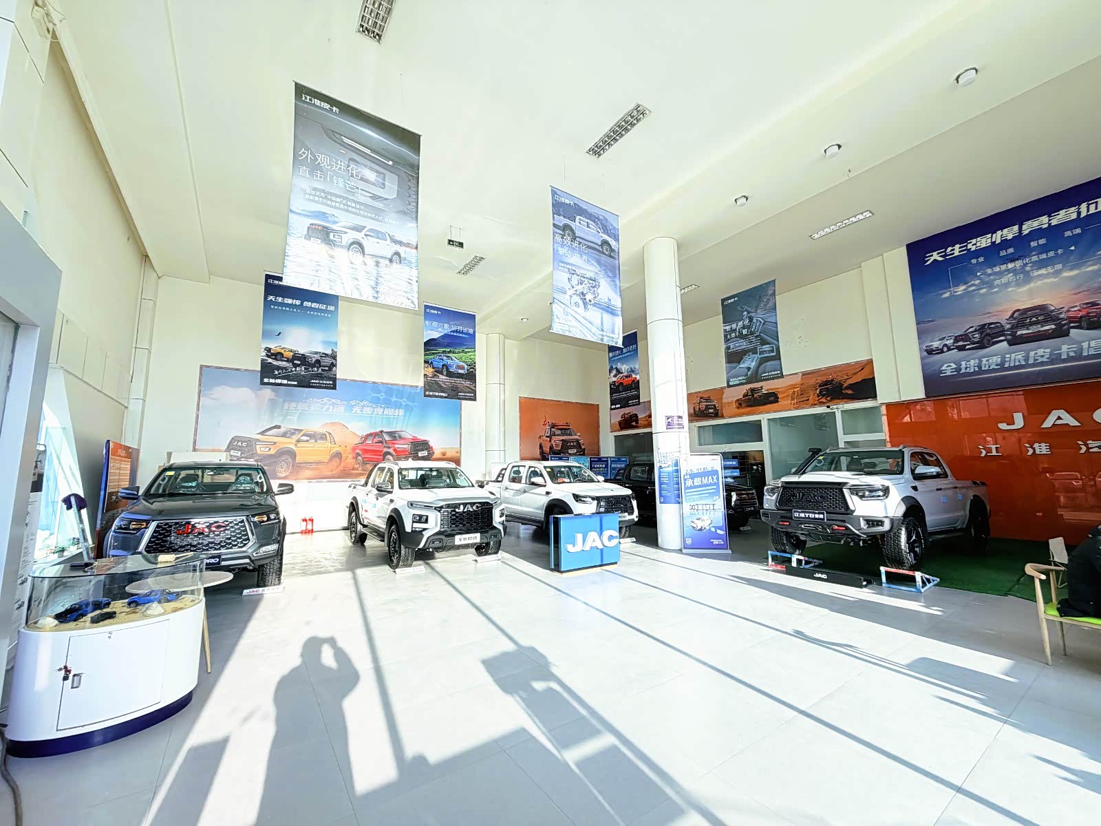 新车展示区