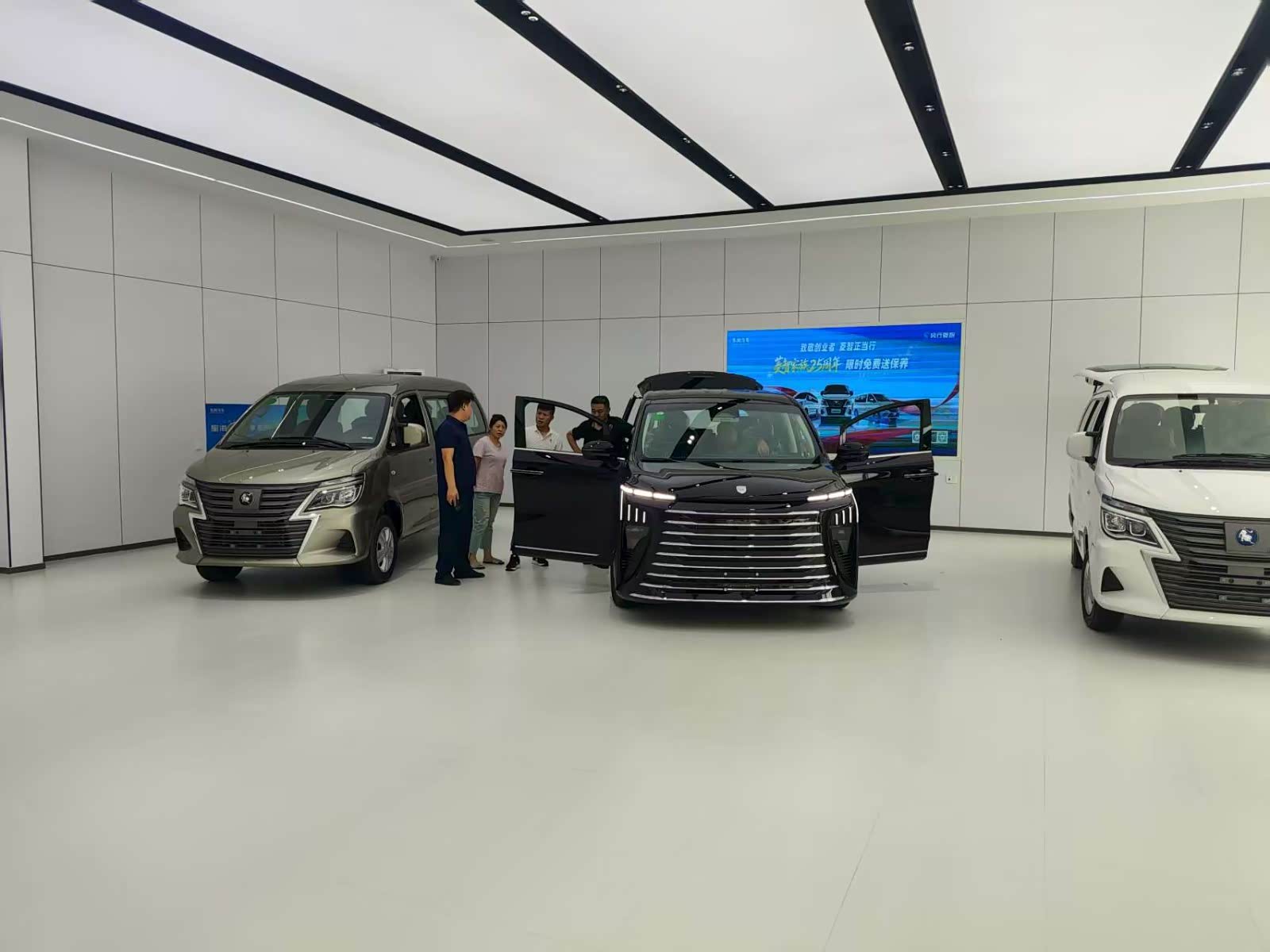 新车展示区