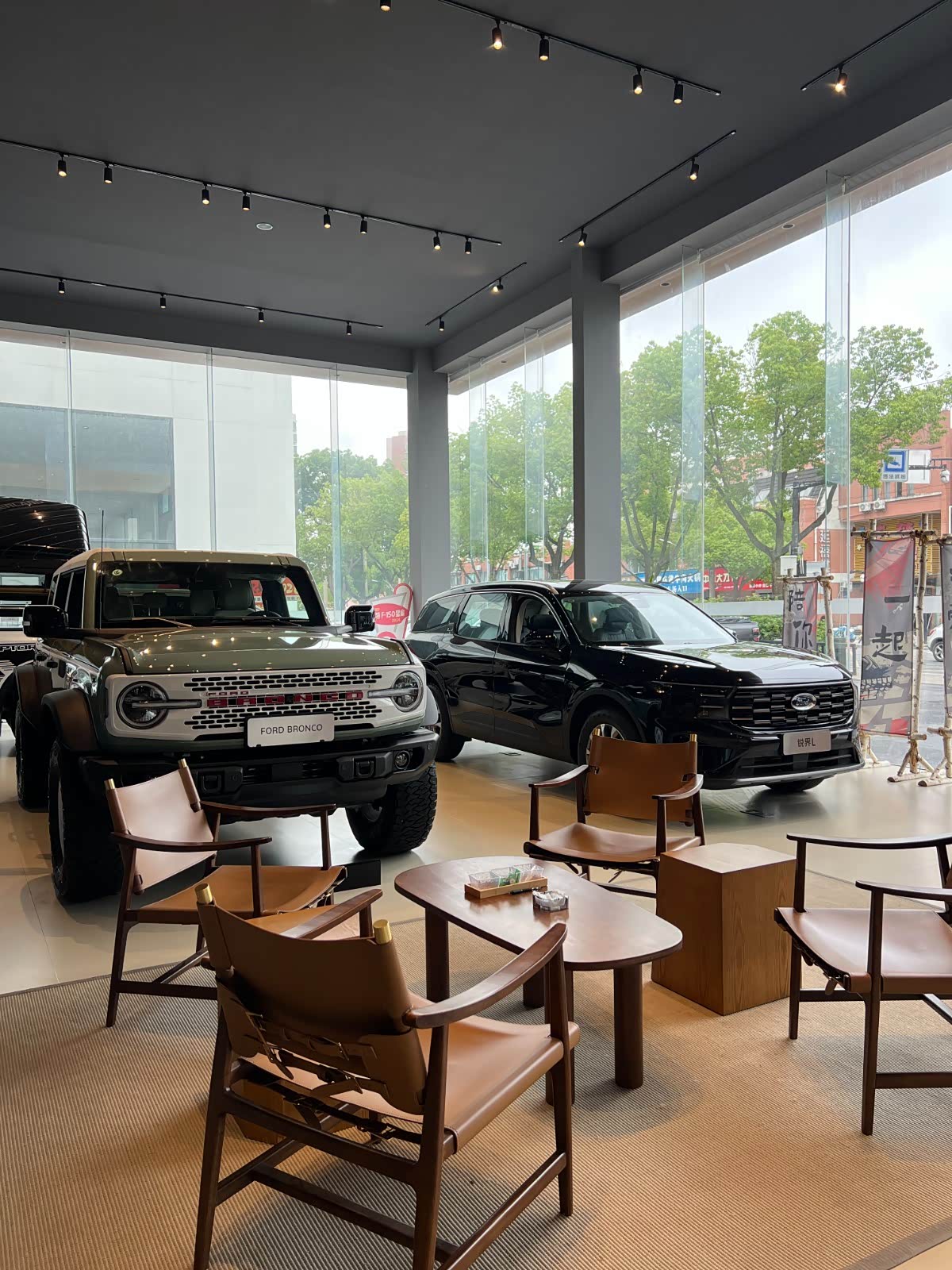 新车展示区