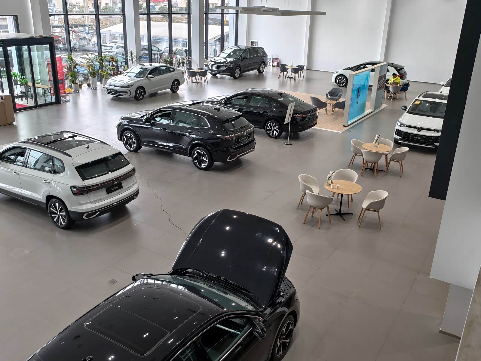 新车展示区