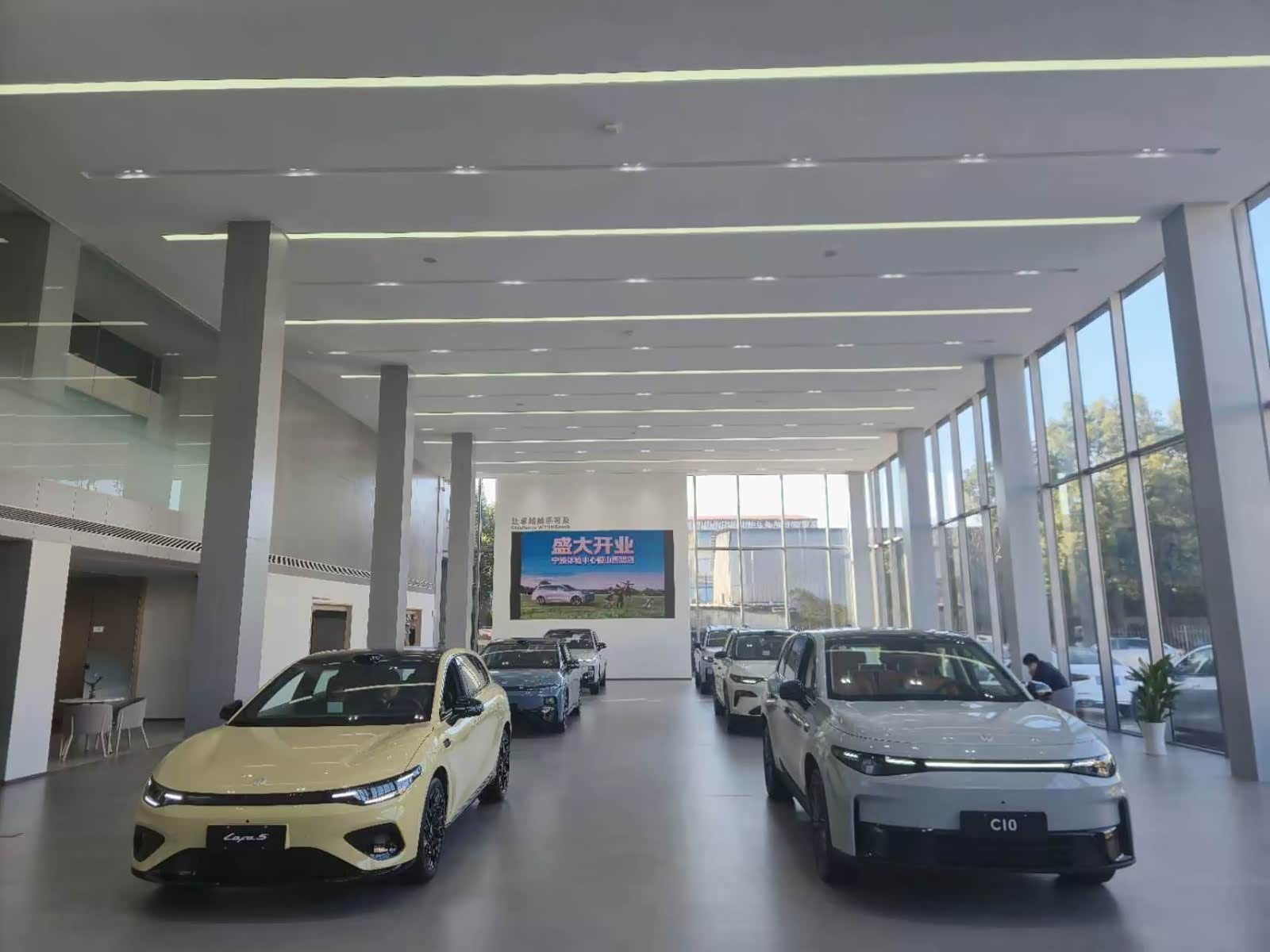 新车展示区