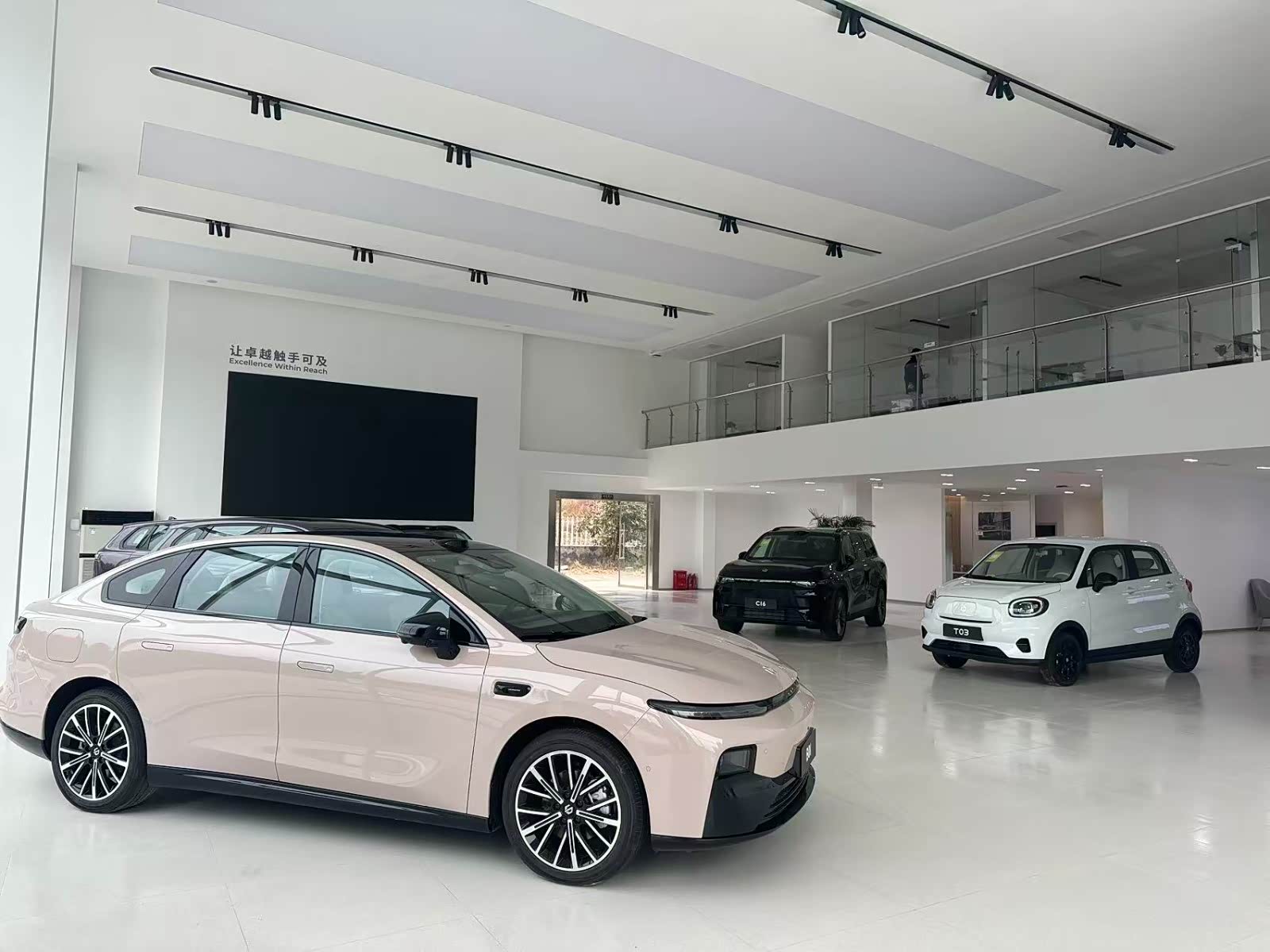 新车展示区
