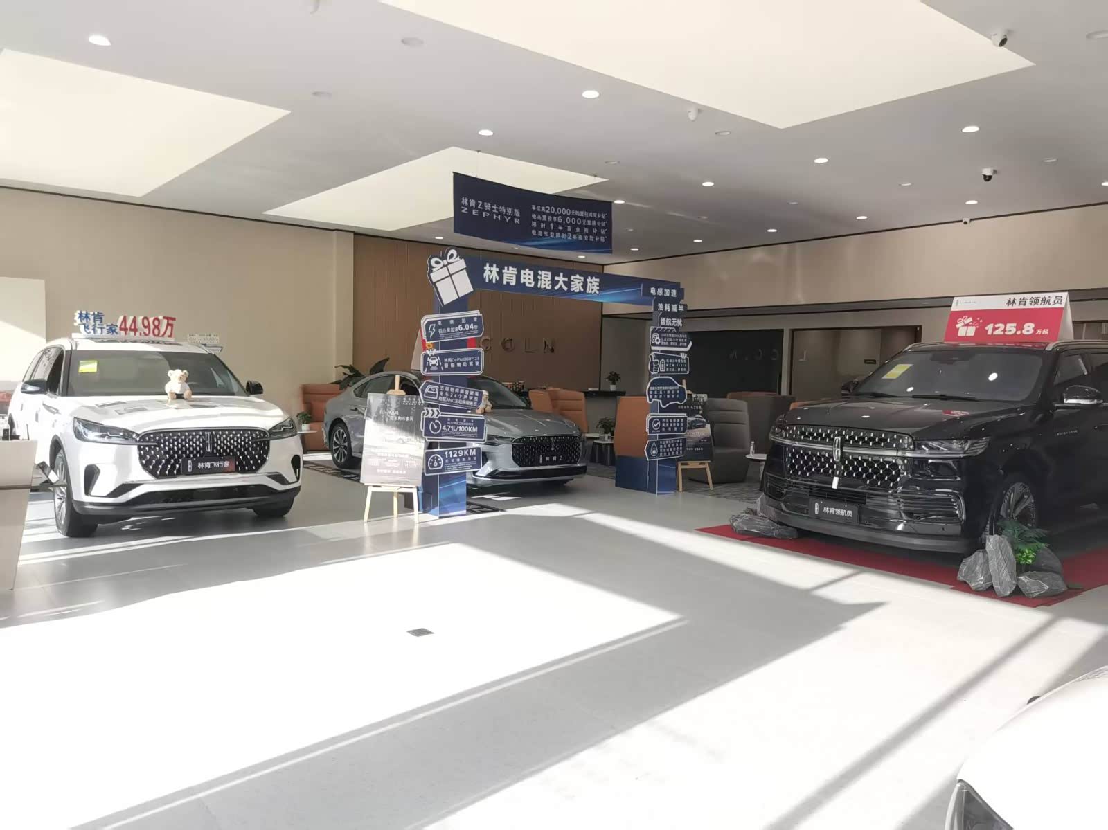 新车展示区
