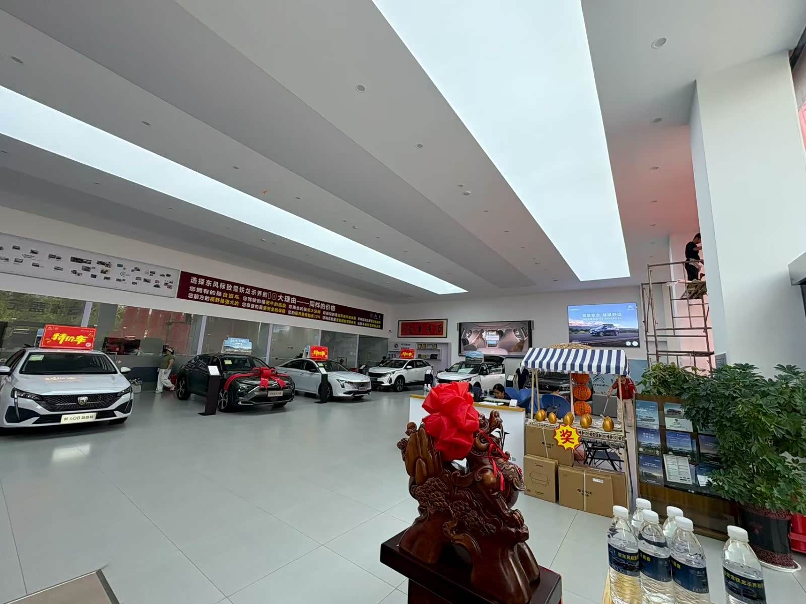 新车展示区
