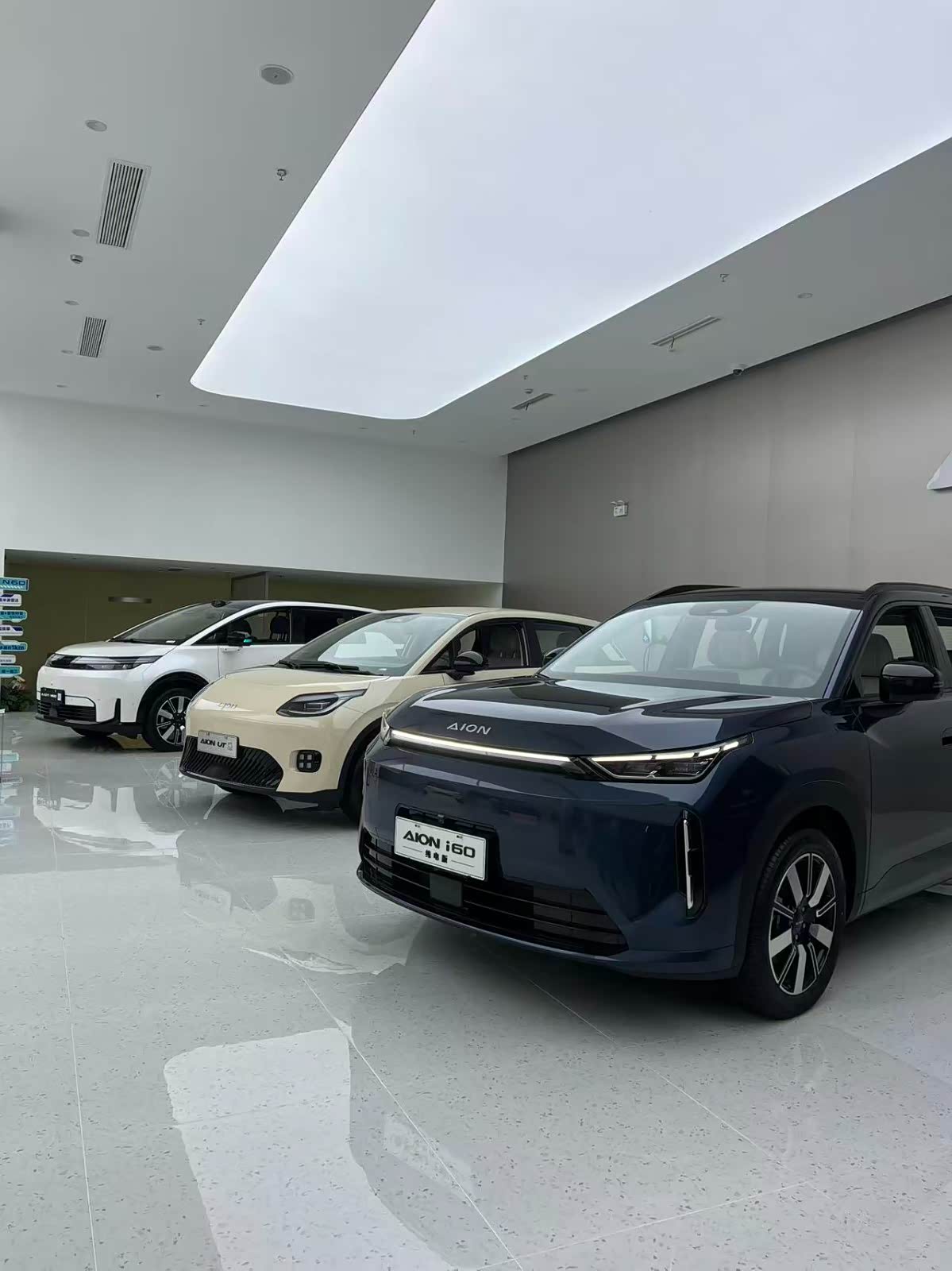新车展示区