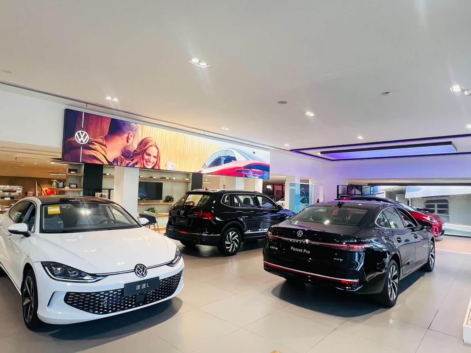 新车展示区
