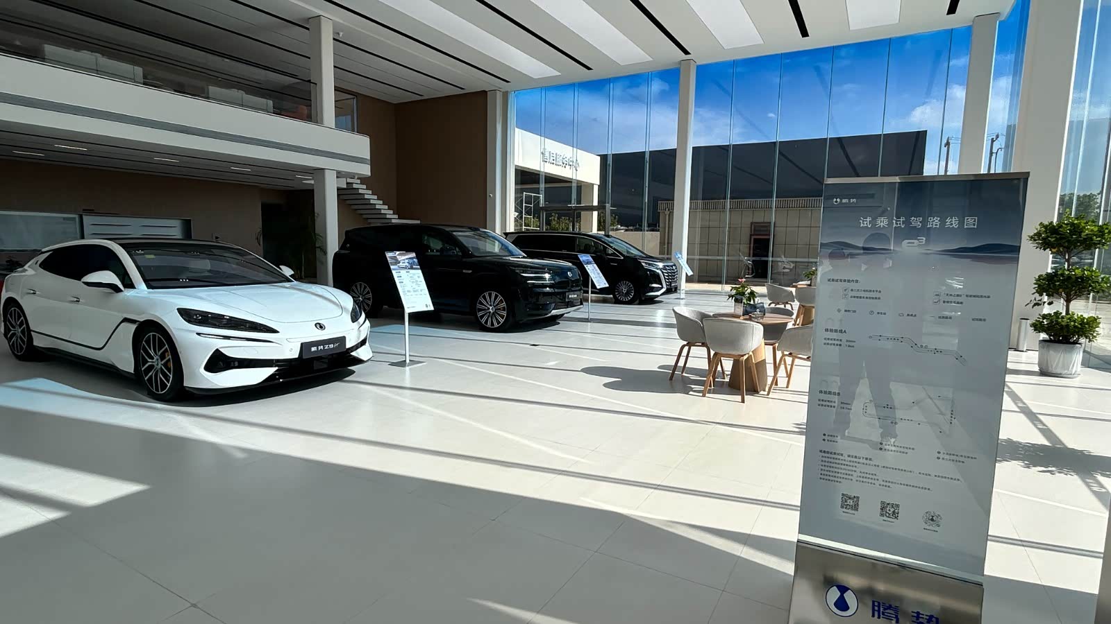 新车展示区