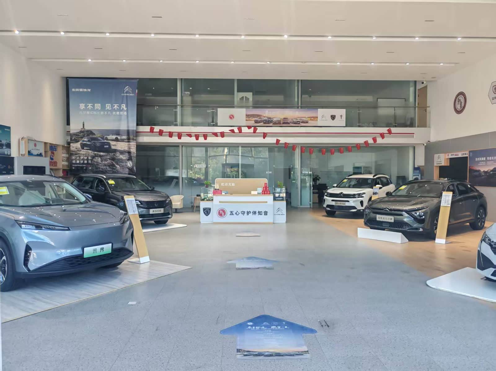 新车展示区