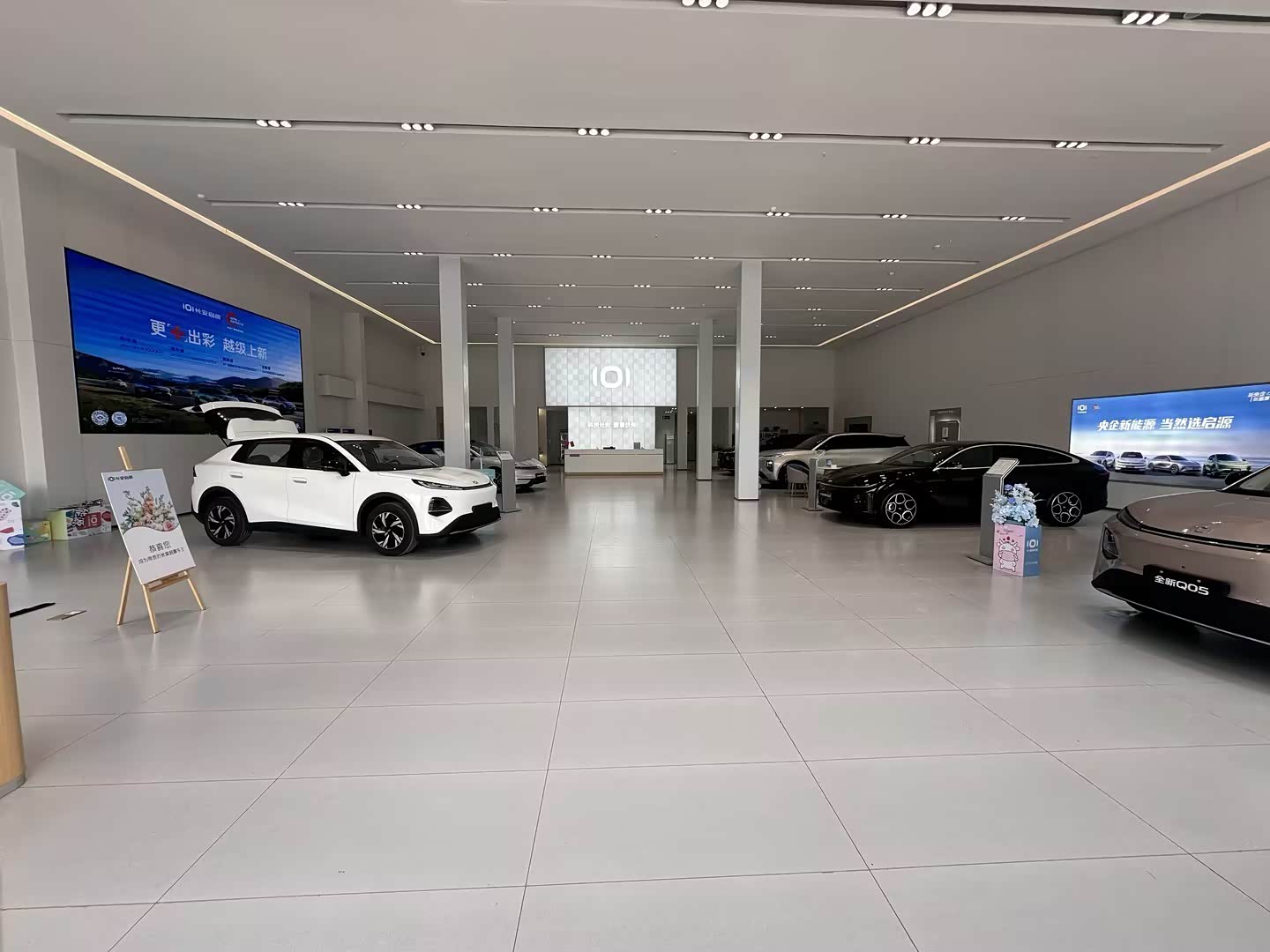 新车展示区