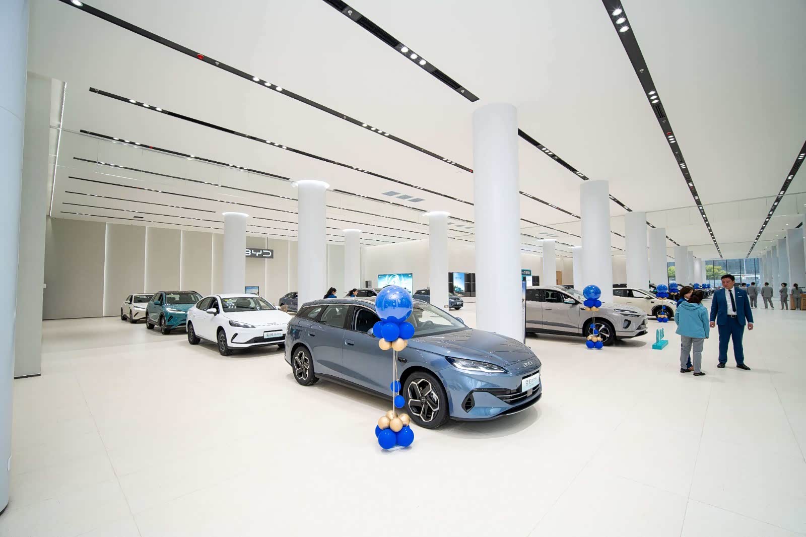 新车展示区