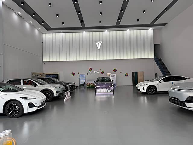 新车展示区