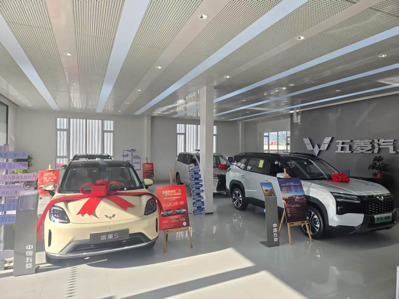 新车展示区