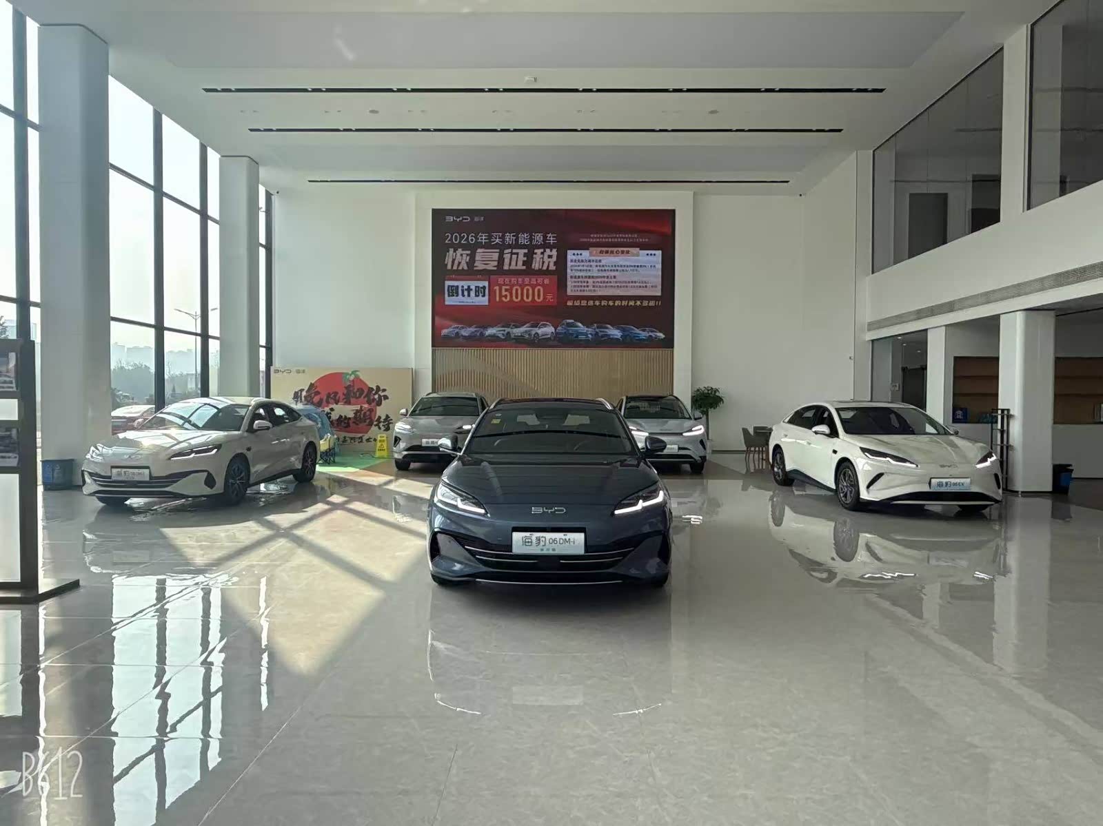 新车展示区