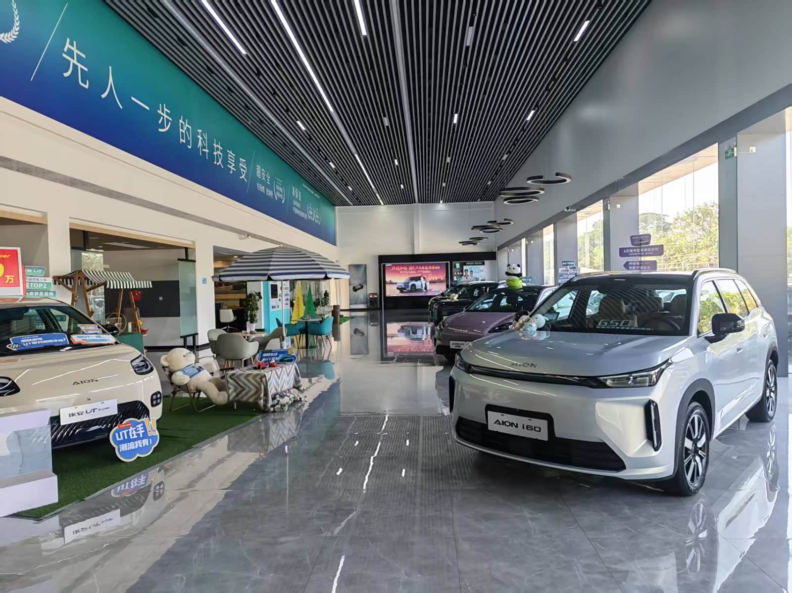 新车展示区