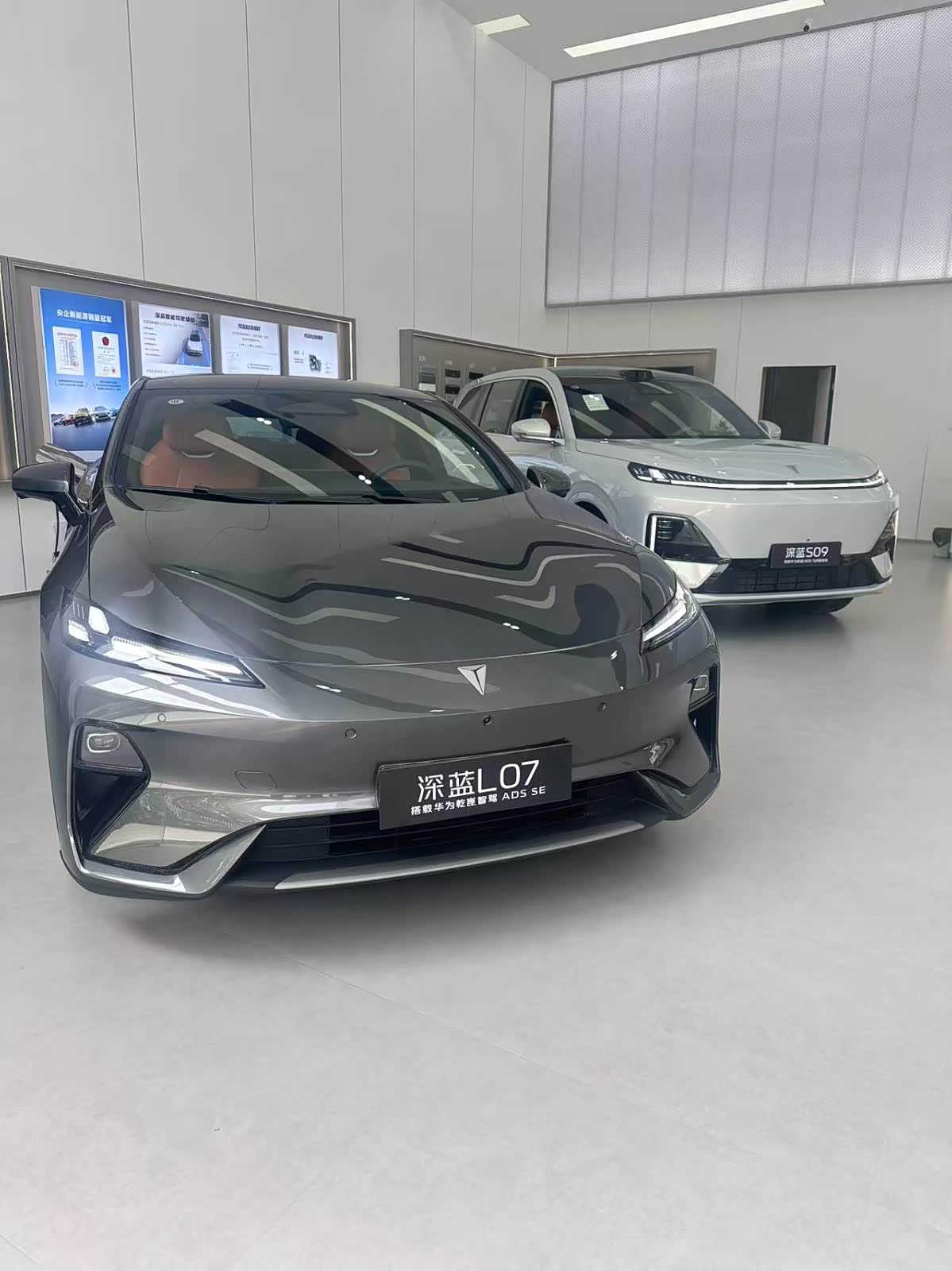 新车展示区