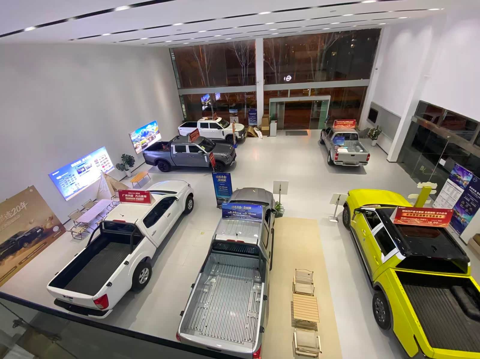 新车展示区