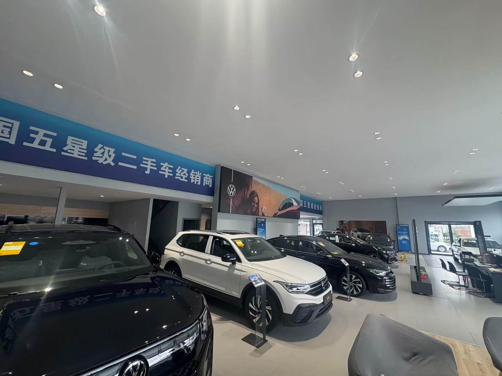 新车展示区