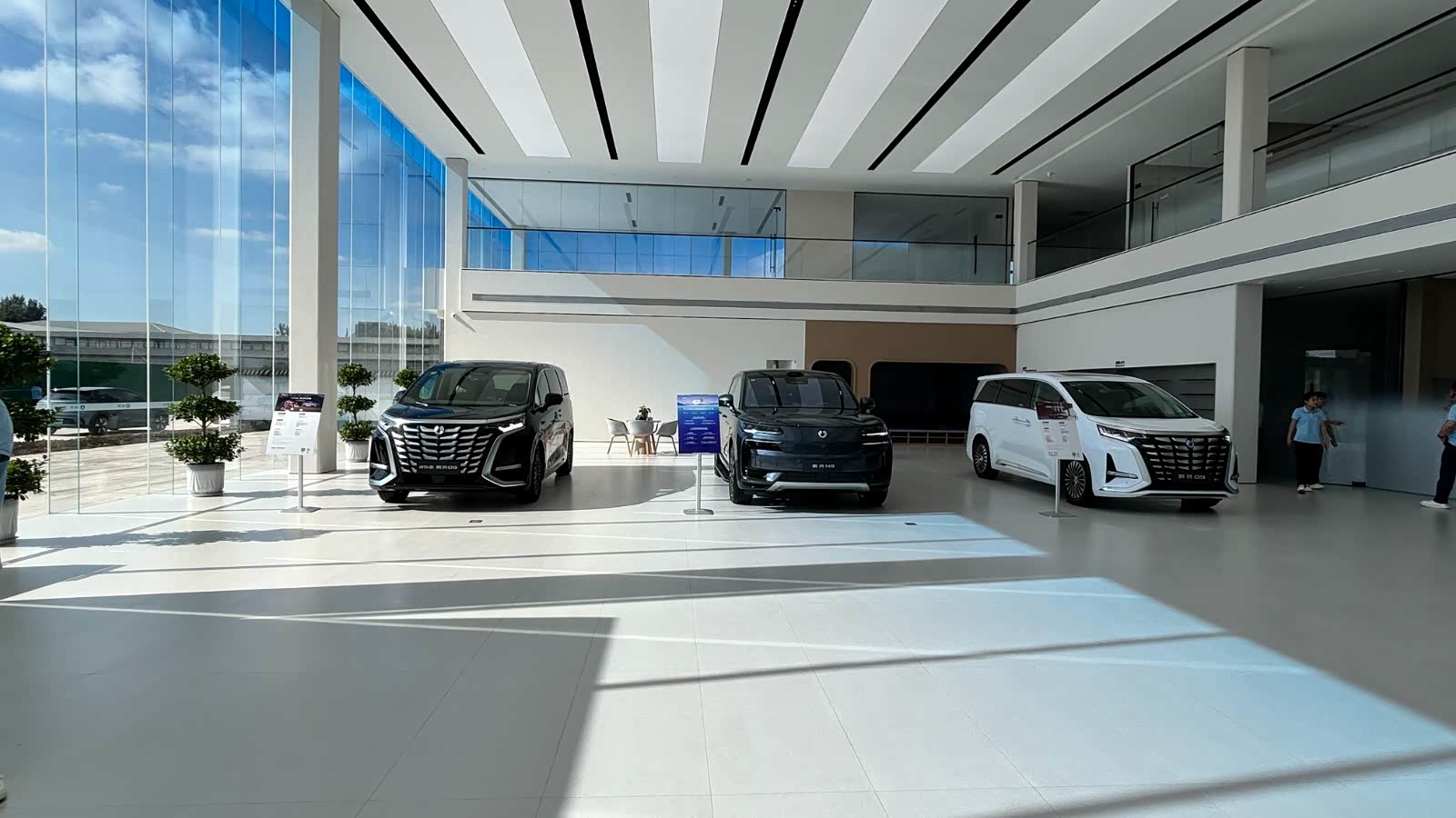 新车展示区
