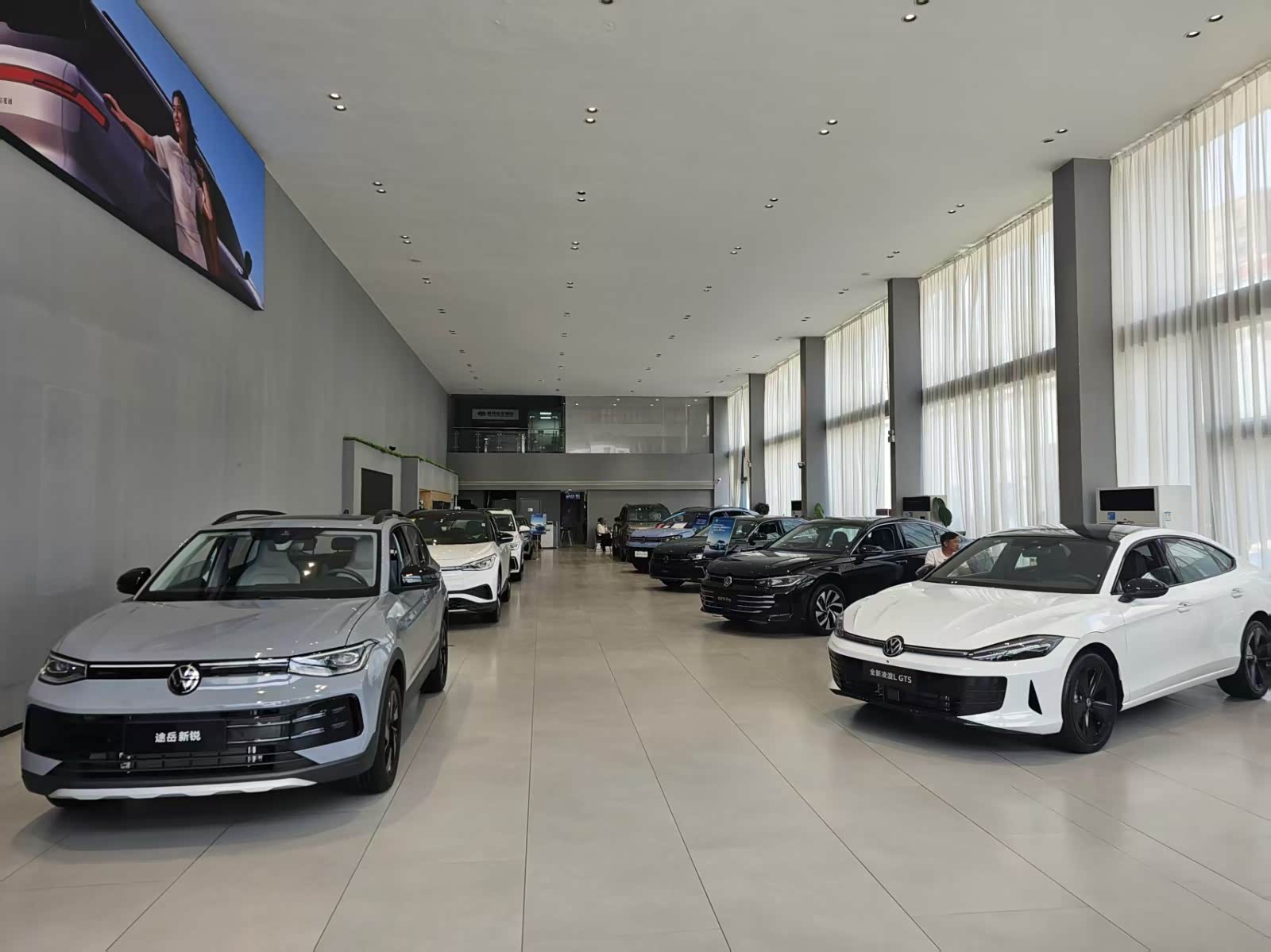 新车展示区