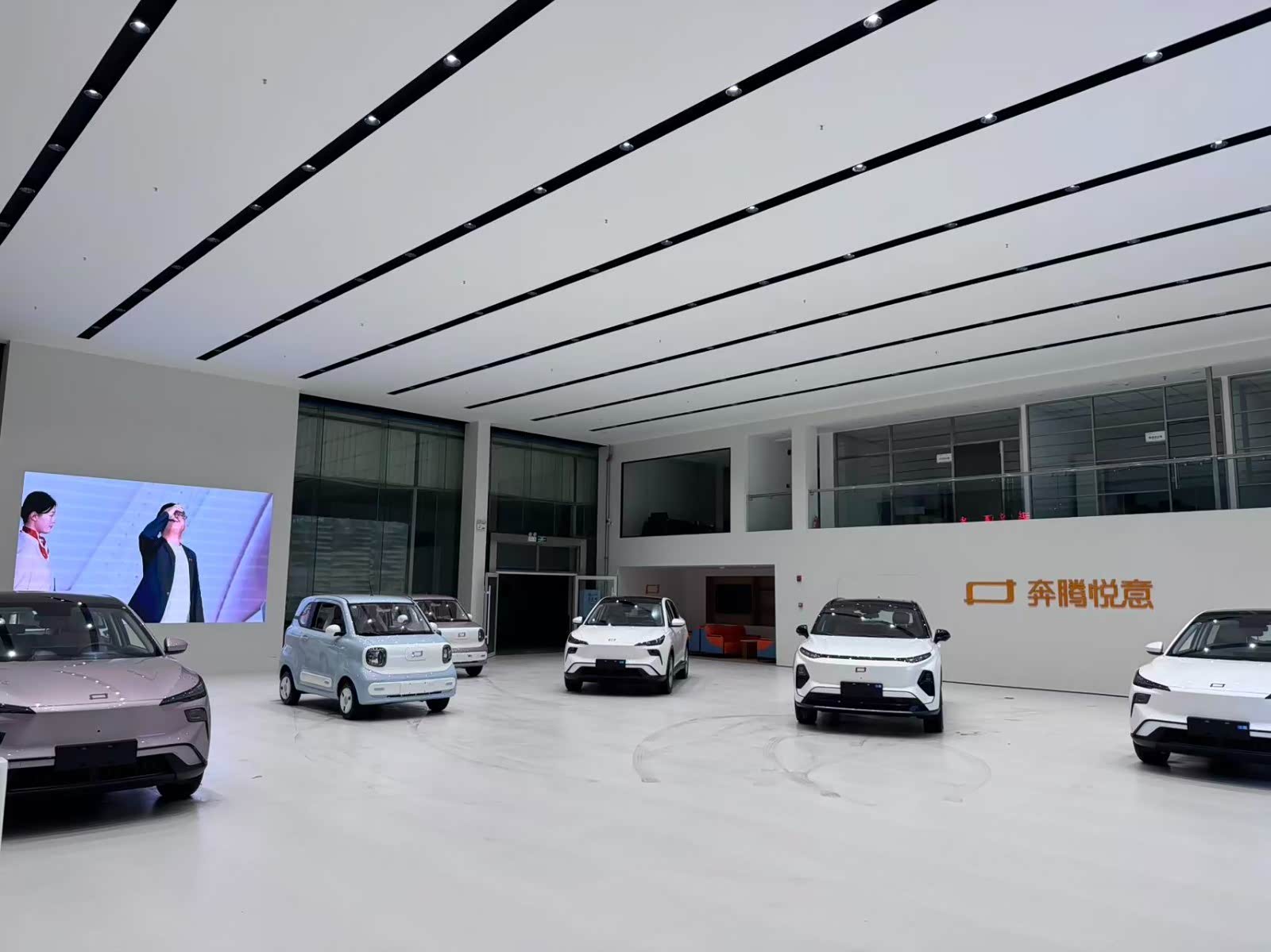 新车展示区