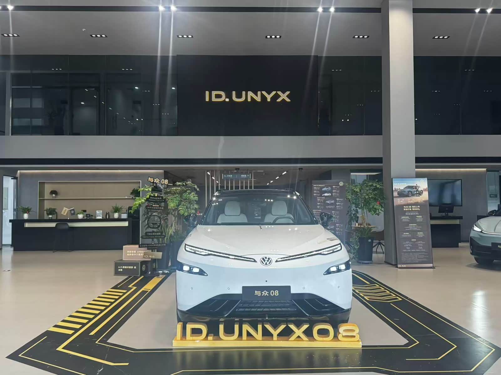 新车展示区