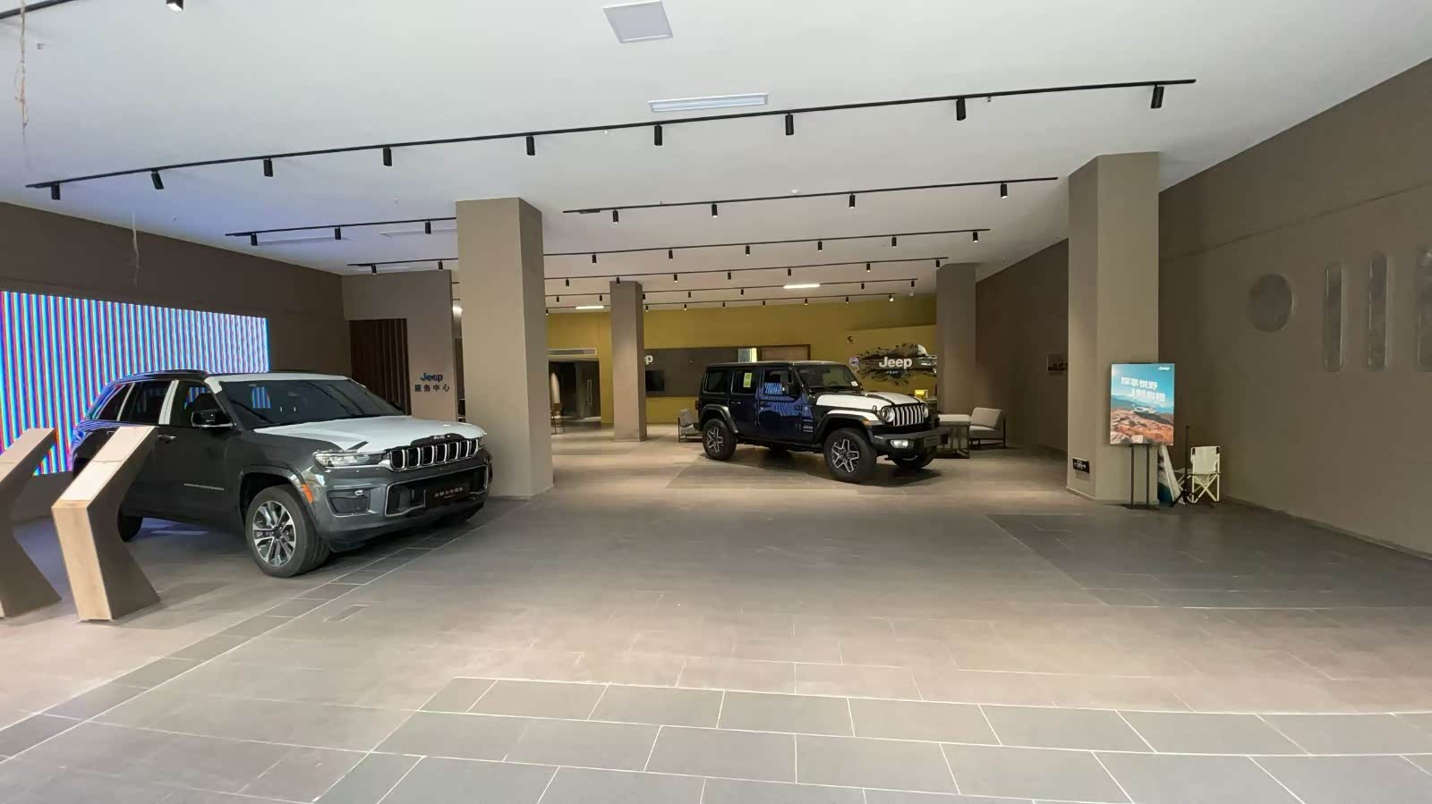新车展示区