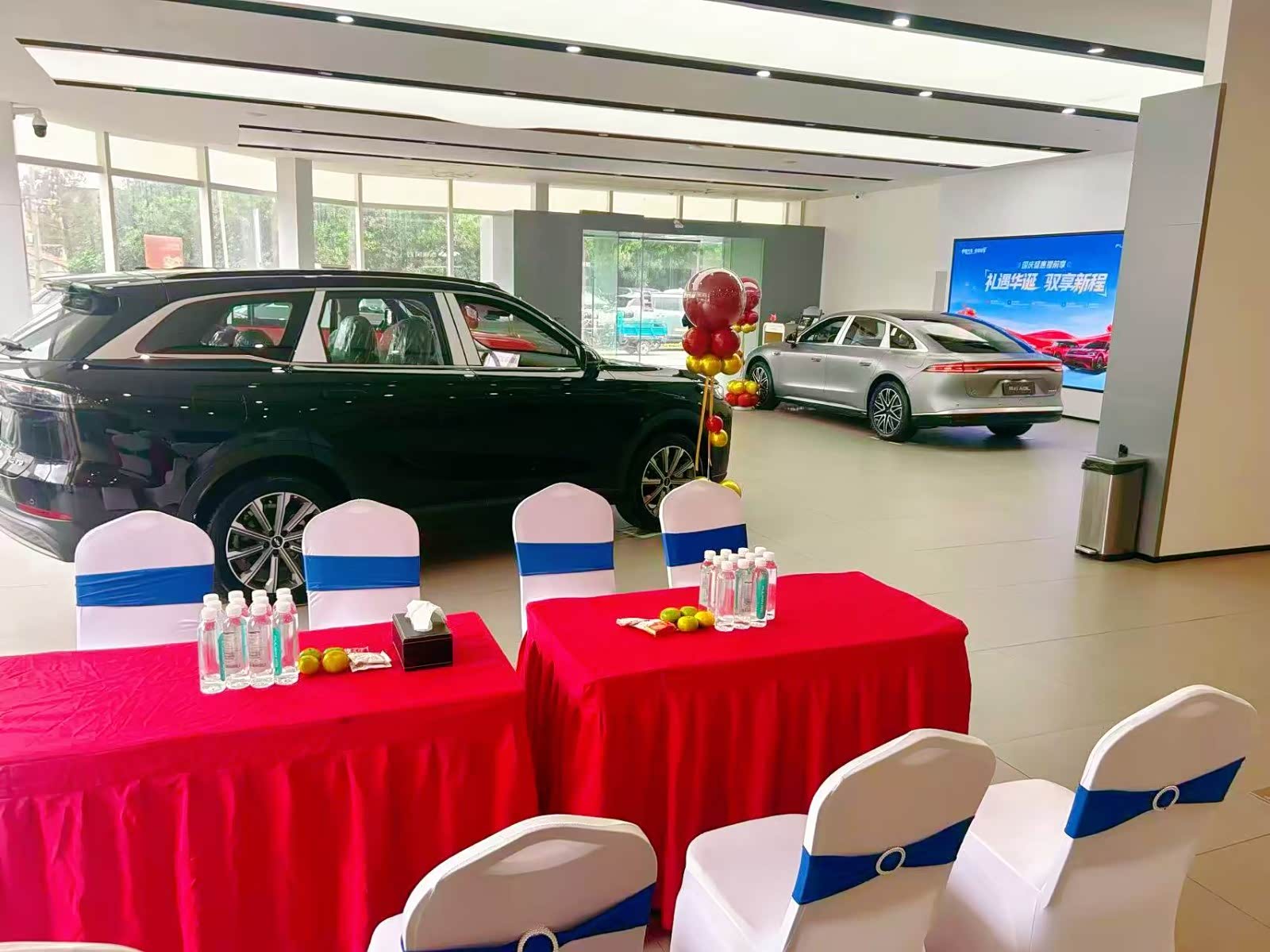 新车展示区