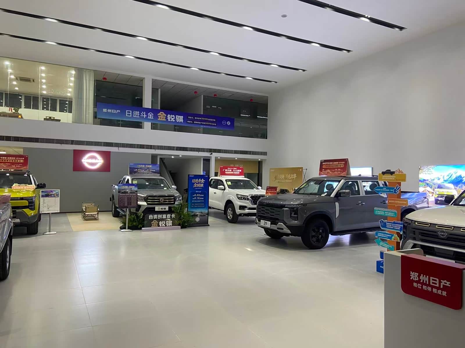 新车展示区