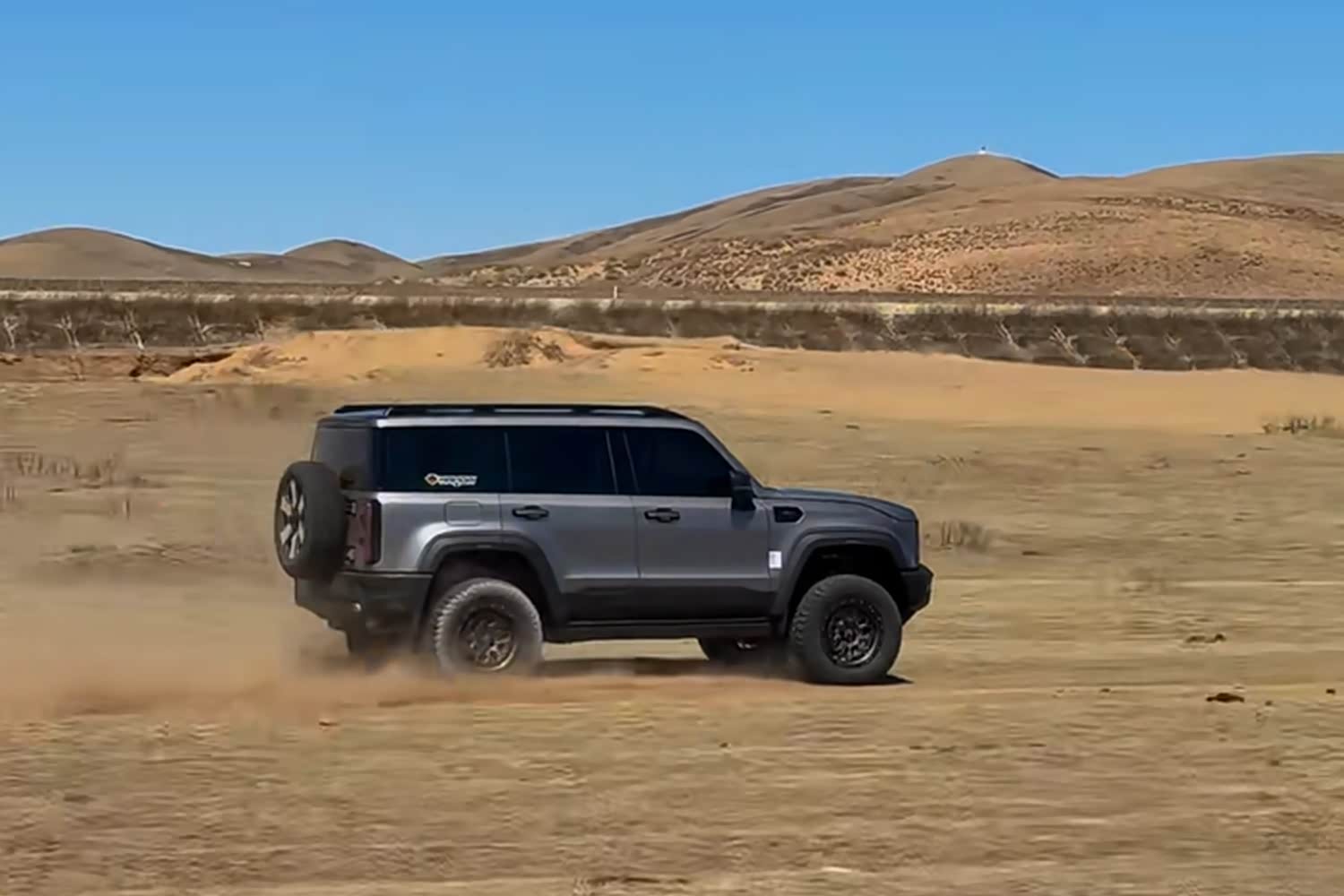  厂补保底！BJ40增程雪城双行惬意 