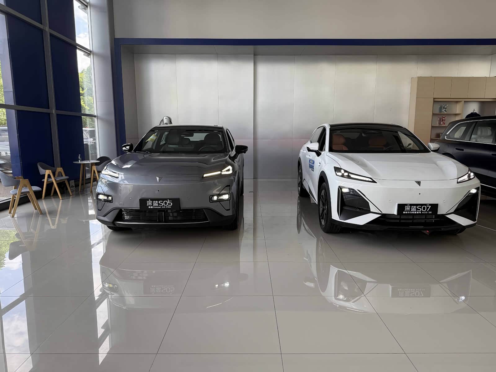 新车展示区