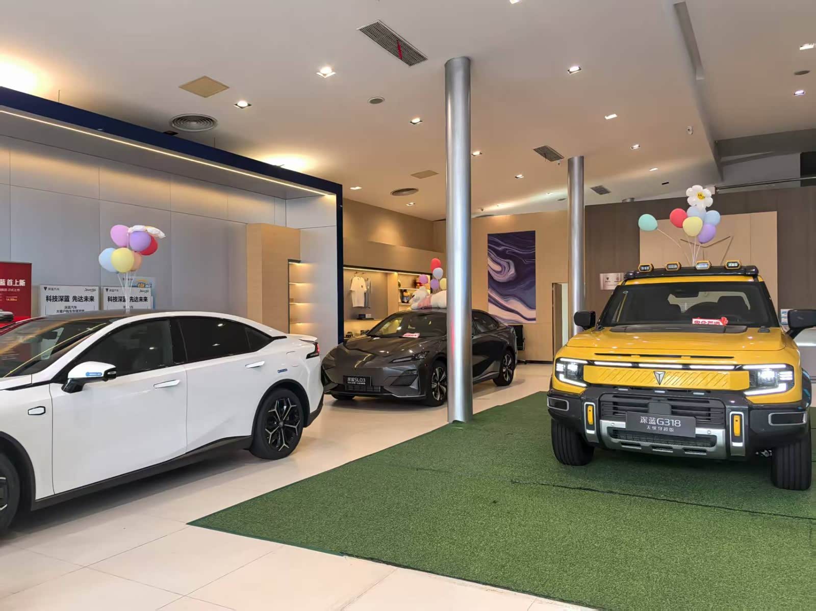 新车展示区