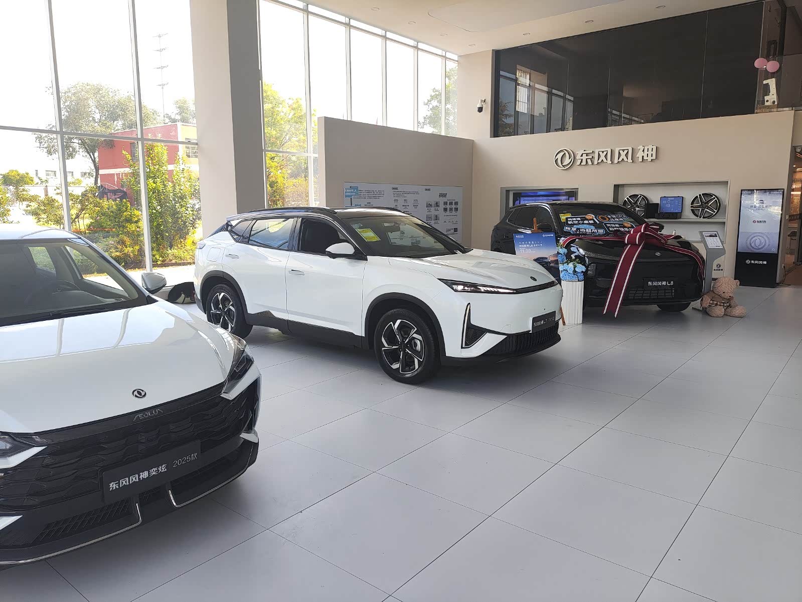 新车展示区