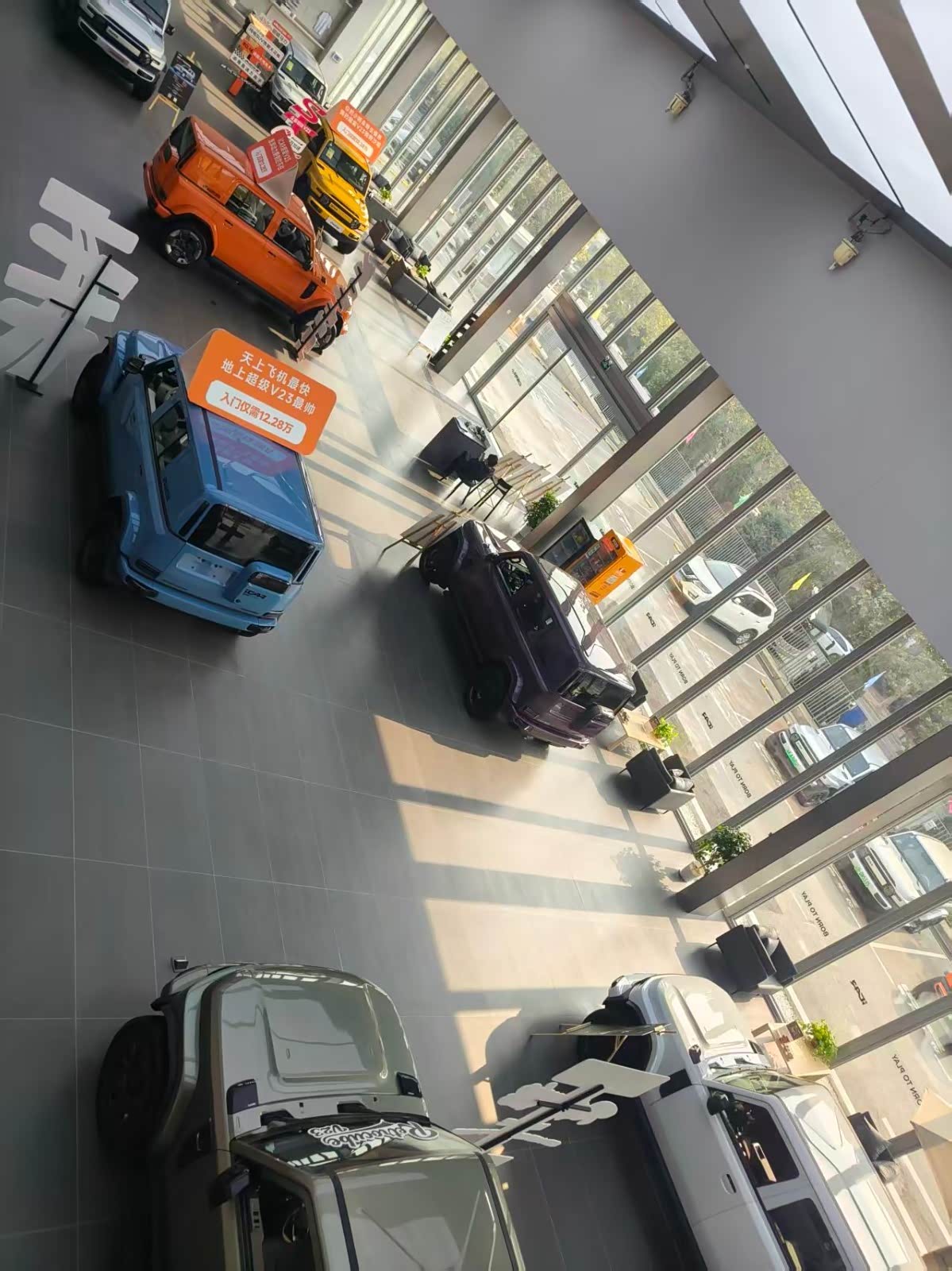新车展示区