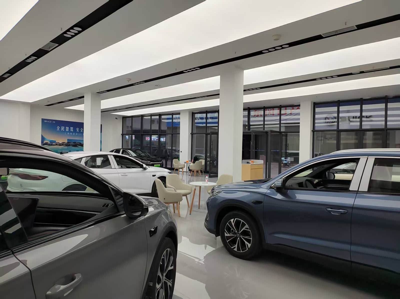 新车展示区