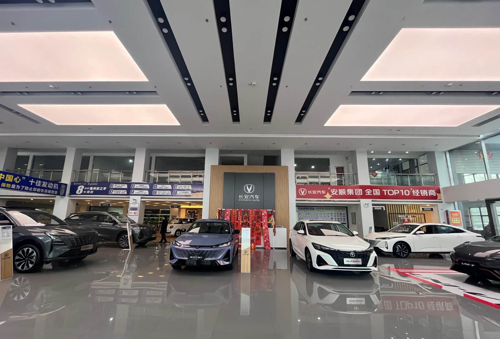 新车展示区