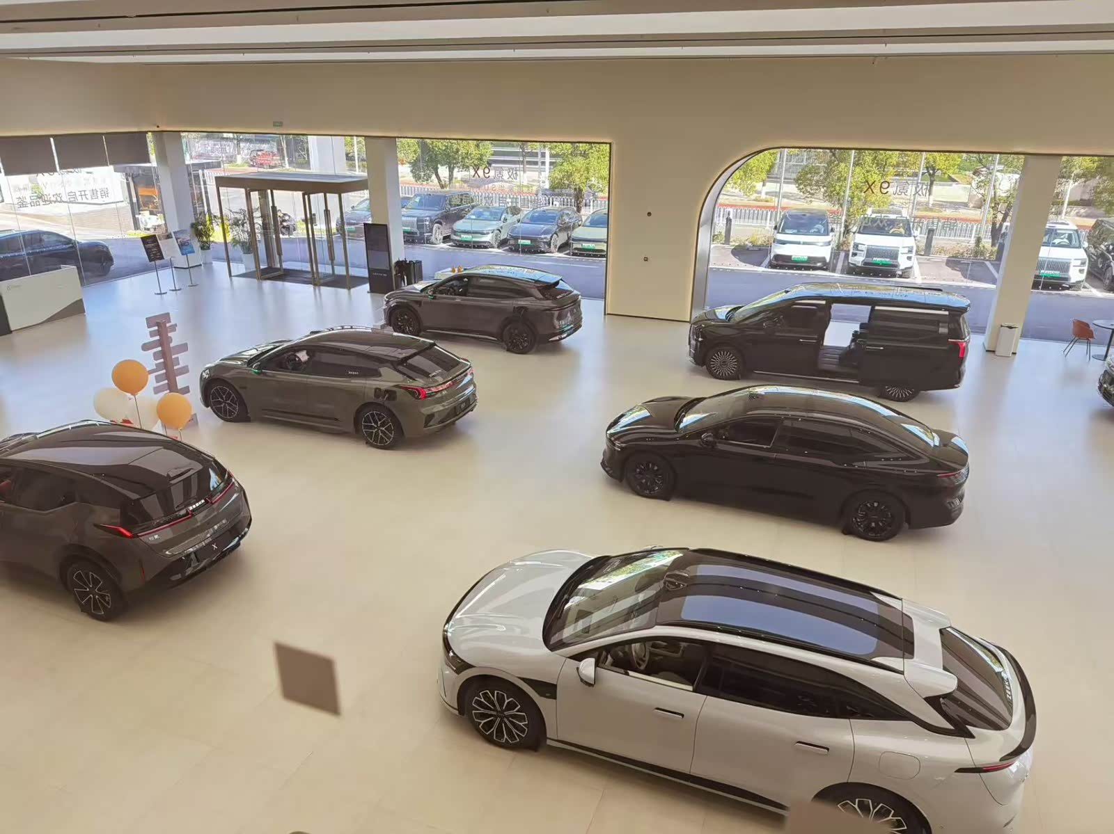 新车展示区