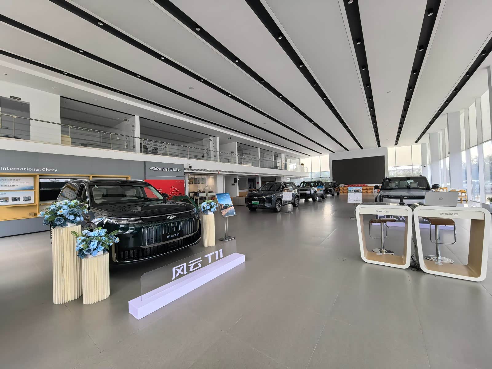新车展示区