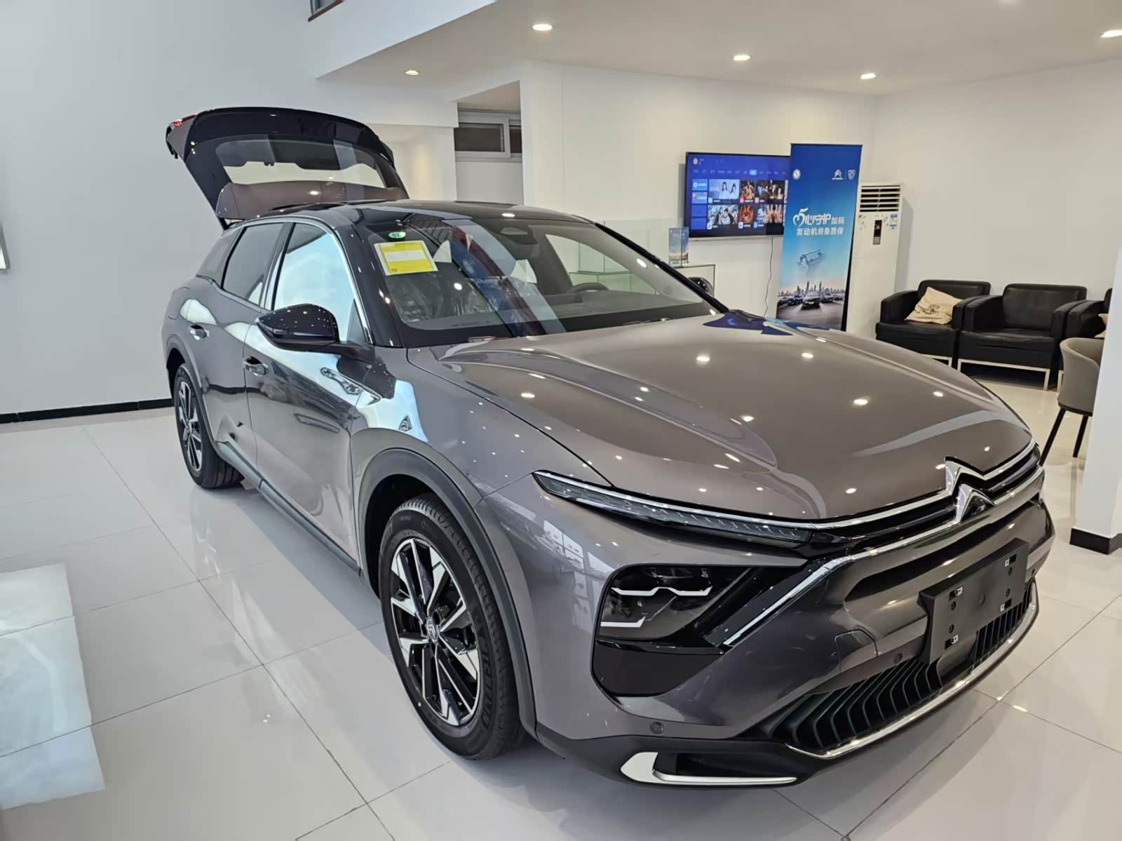 新车展示区