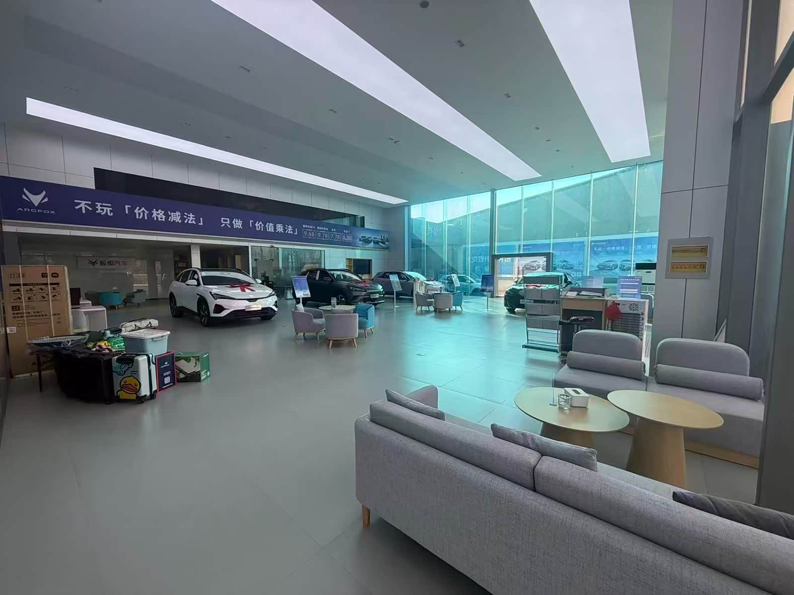 新车展示区