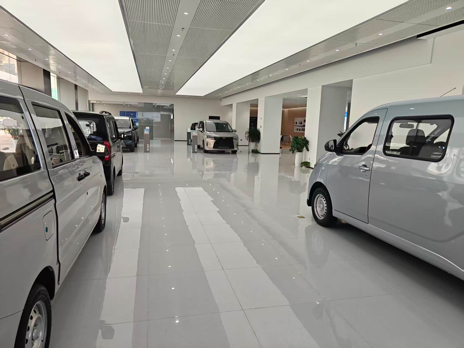 新车展示区