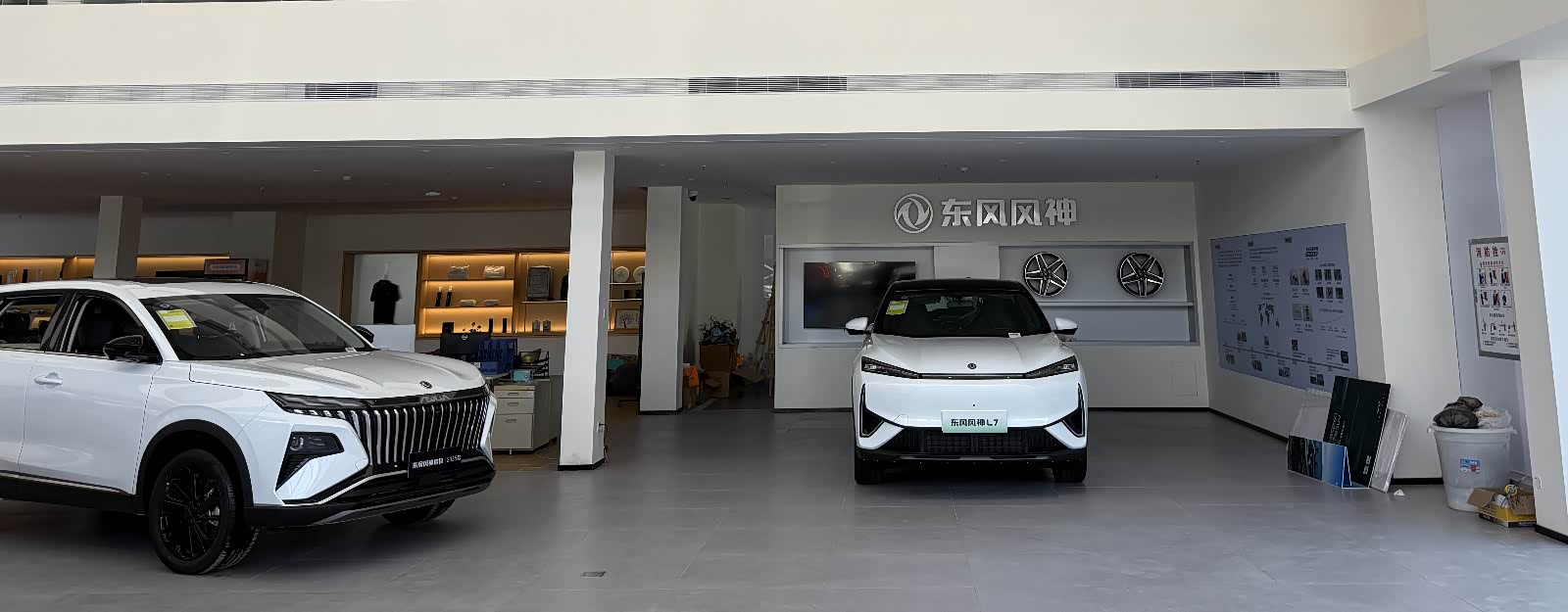 新车展示区