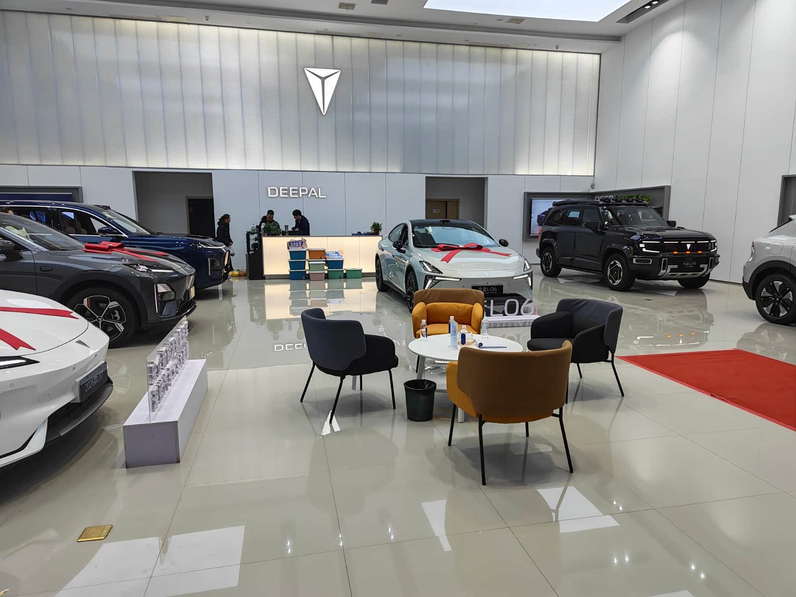新车展示区
