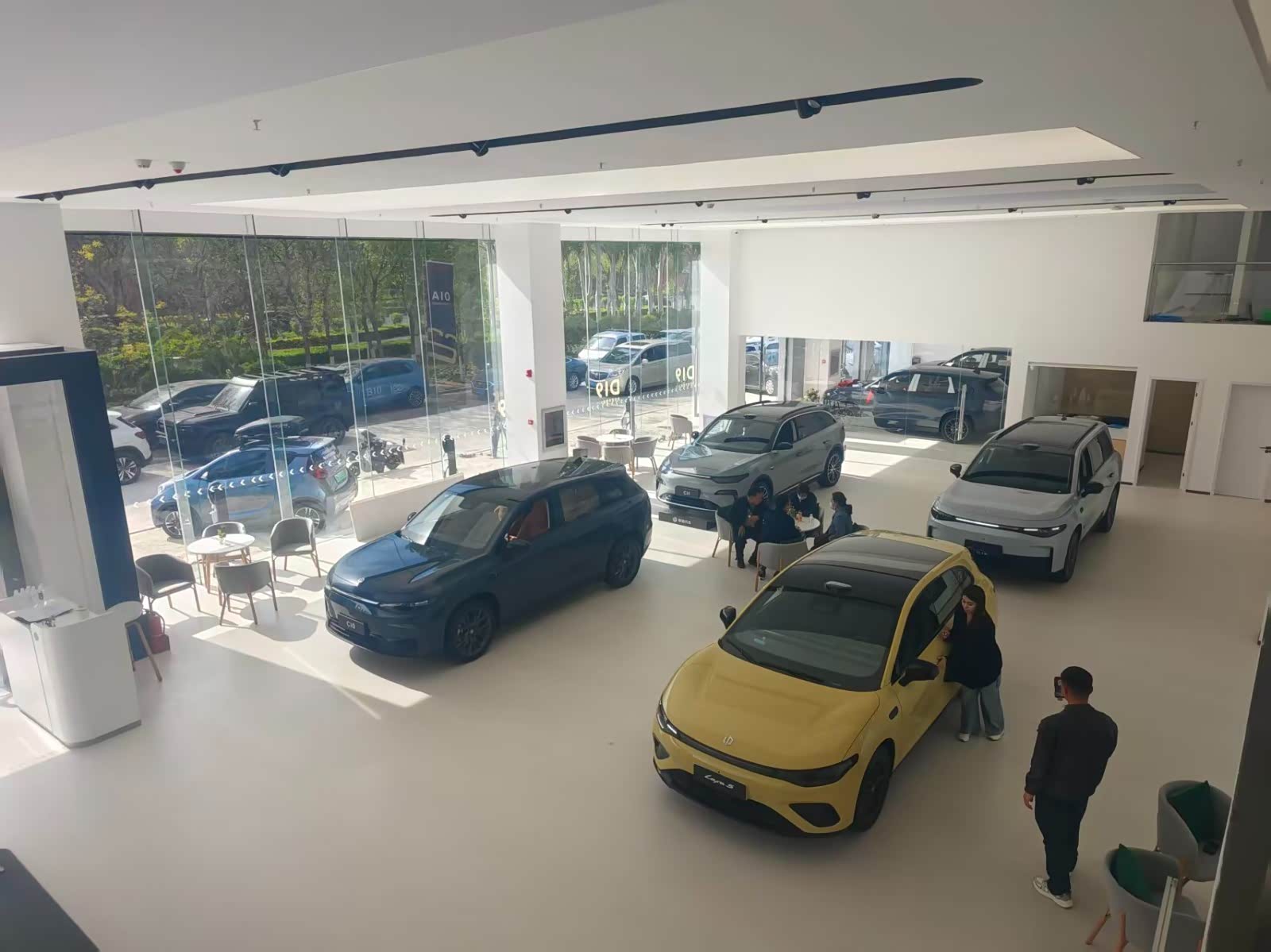新车展示区